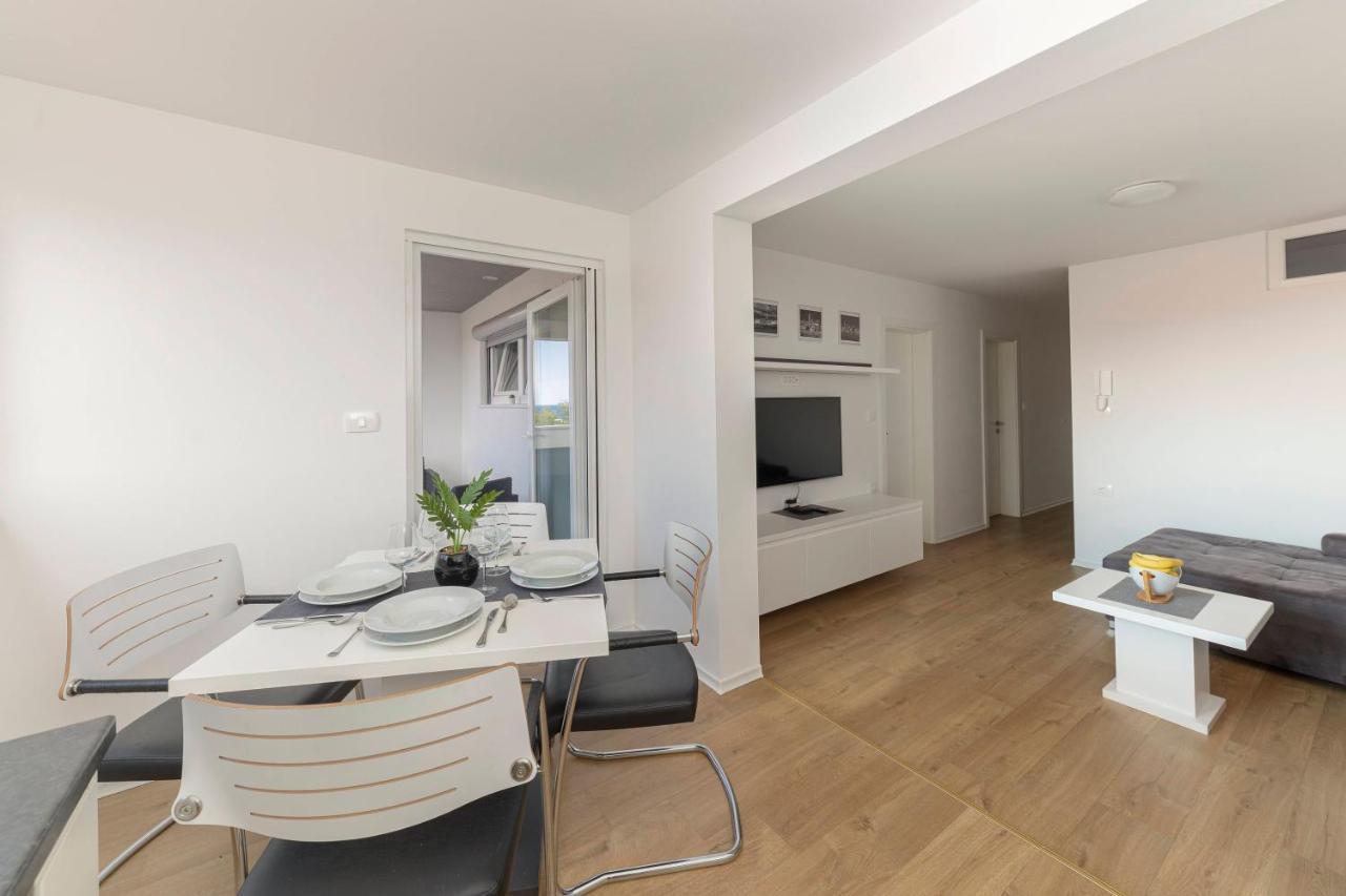 Apartments Era Анкаран Екстериор снимка