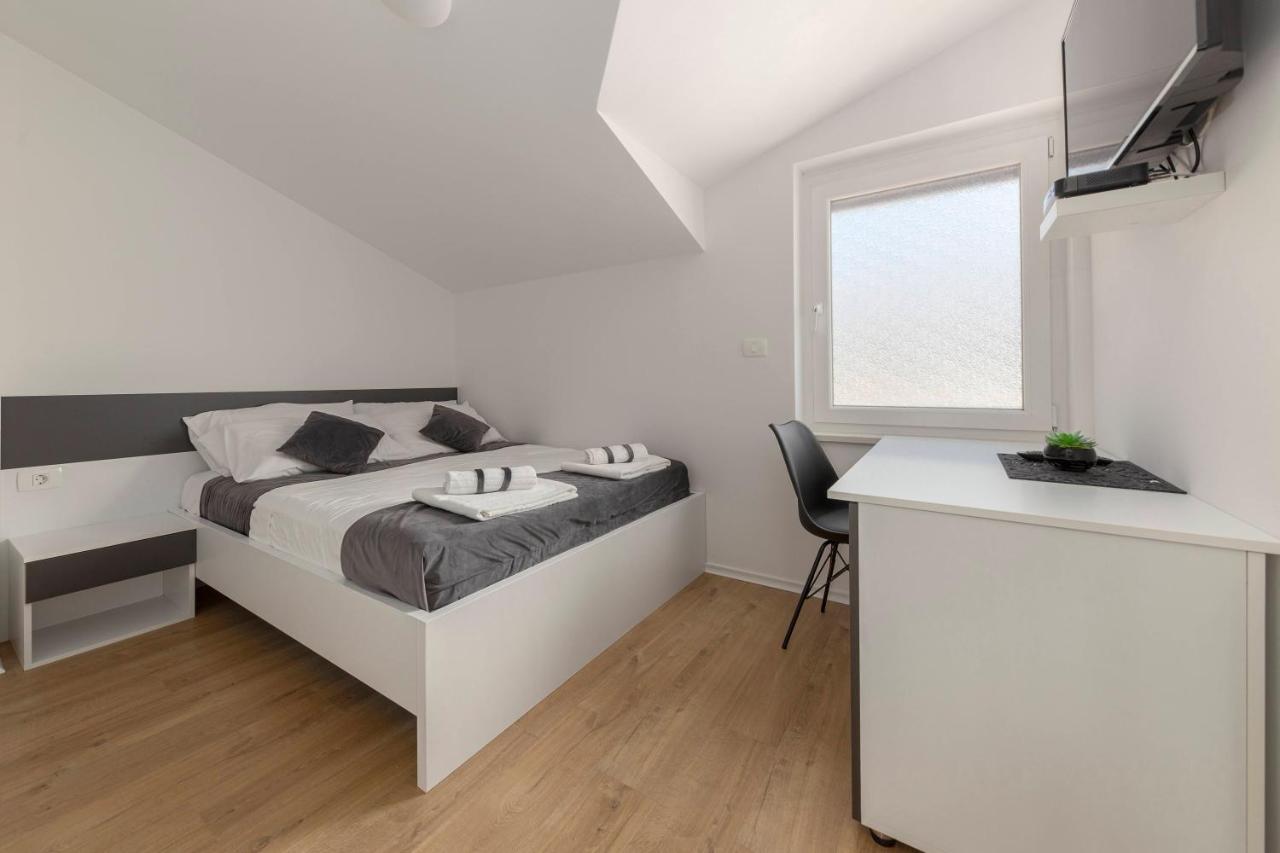 Apartments Era Анкаран Екстериор снимка